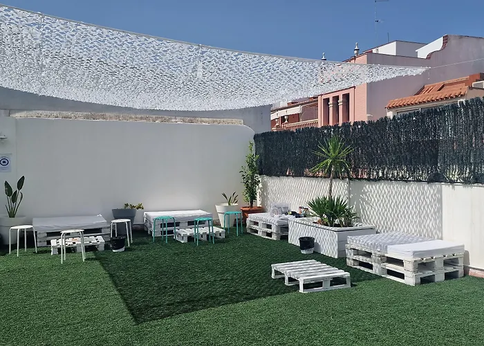 Hotel Y Apartamentos Dona Lola Seville